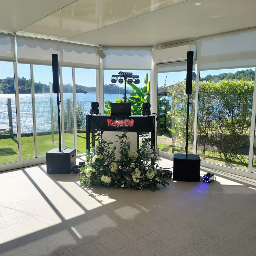 Mesa de DJ en un evento de fiesta